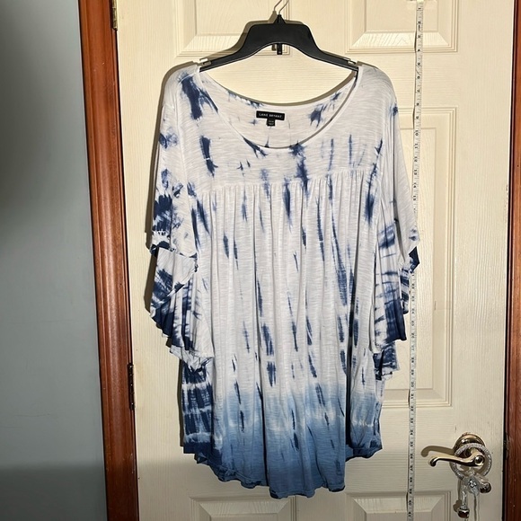 Lane Bryant-22/24-blue and white tie-dye flutter sleeve pull over top blouse - Picture 4 of 11